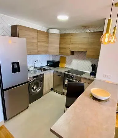 Golden Ocean View & Pool Apartman *