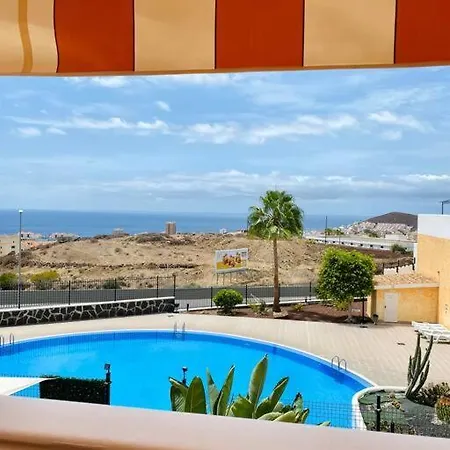 Golden Ocean View & Pool Apartman *