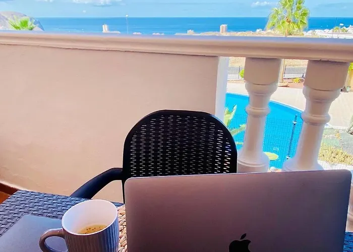 Golden Ocean View & Pool Lägenhet