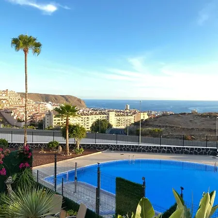 Golden Ocean View & Pool アパート *
